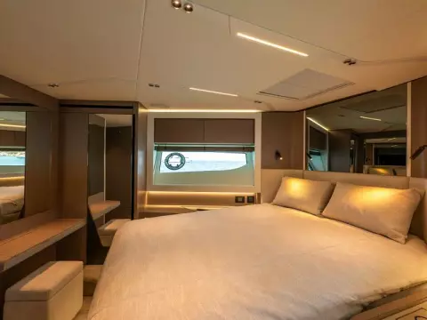 18 - VIP Cabin