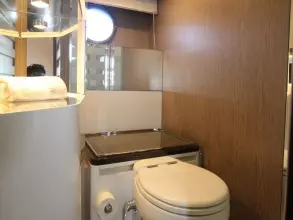 26 - Master Cabin En Suite