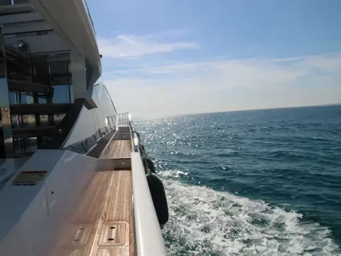 7 - Side Deck