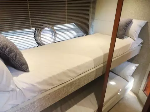19 - Twin Cabin