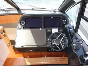 10 - Helm
