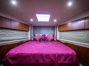 23 - VIP Cabin