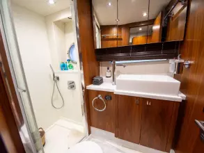 22 - Master Cabin En Suite