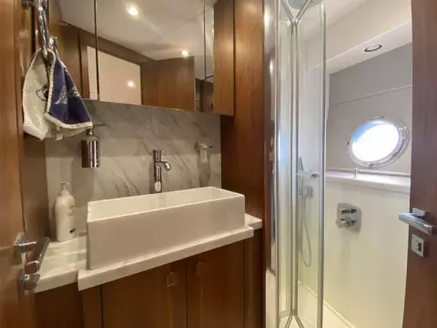 33 - VIP Cabin En Suite