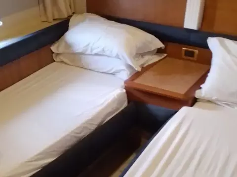 11 - Twin Cabin