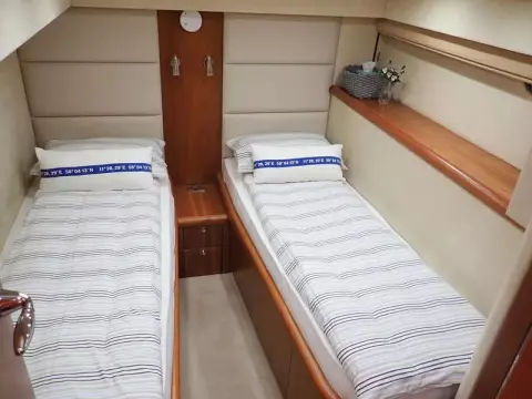 19 - Twin Cabin