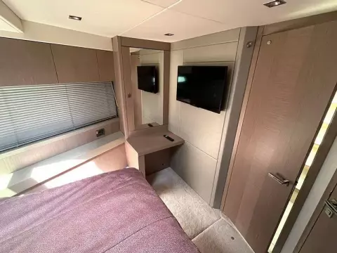 28 - VIP Cabin