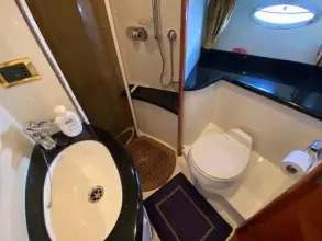 17 - Master Cabin En Suite