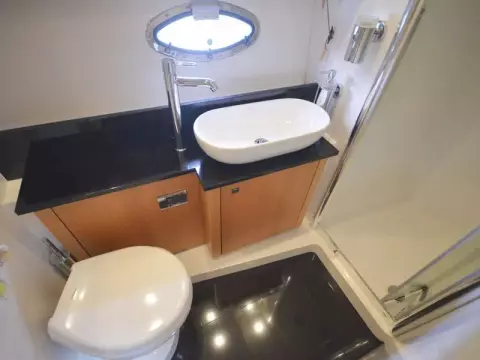 19 - Master Cabin En Suite