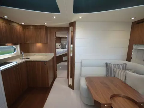 12 - Saloon