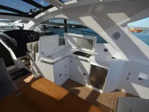 8 - Cockpit Wetbar