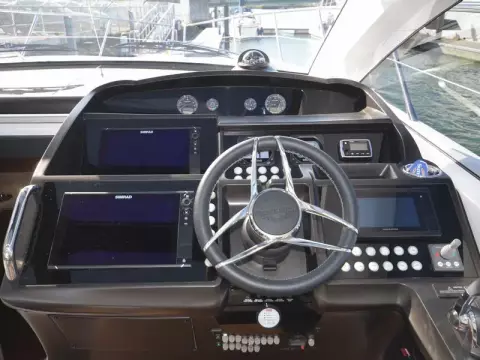 11 - Cockpit Helm