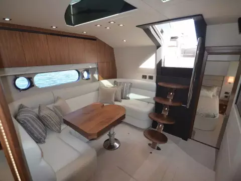 15 - Saloon