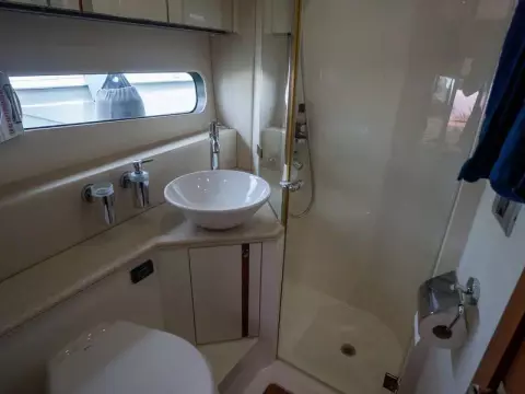 23 - Master Cabin En Suite