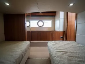 25 - Twin Cabin