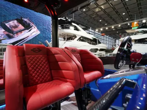 28 - Helm Seating