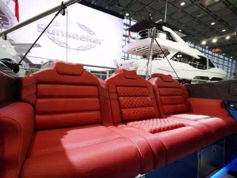 27 - Cockpit