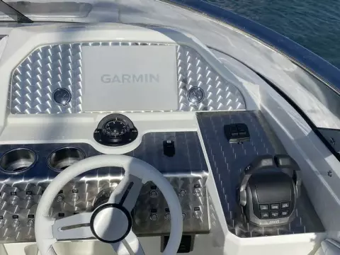8 - Helm