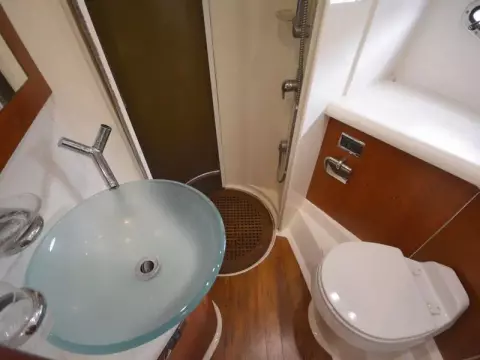 17 - Master Cab in En Suite