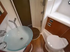 17 - Master Cab in En Suite