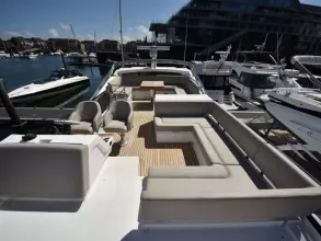 13 - Flybridge