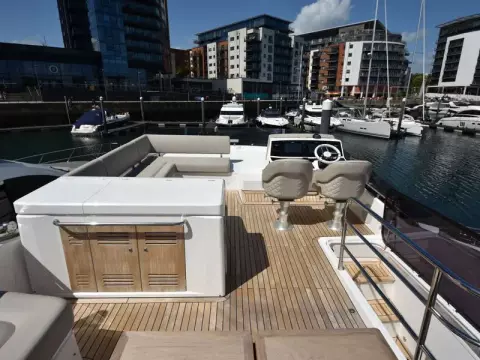 6 - Flybridge