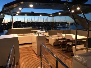 4 - Flybridge