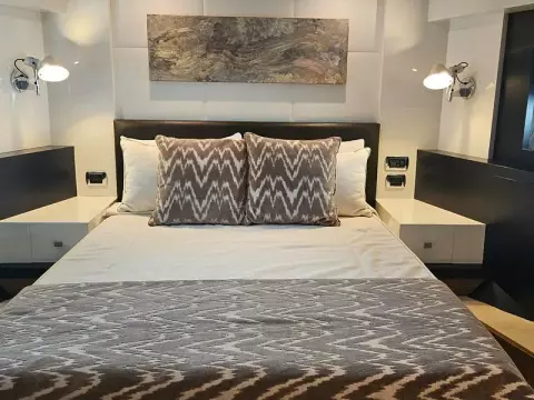 16 - VIP Cabin