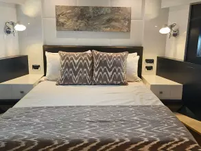 16 - VIP Cabin