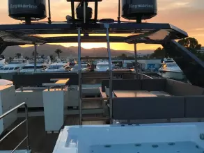 5 - Flybridge