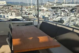 8 - Aft Cockpit