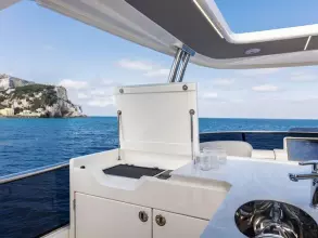 6 - Flybridge