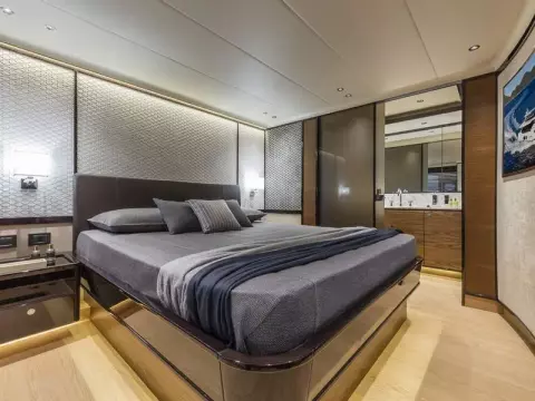 19 - VIP Cabin