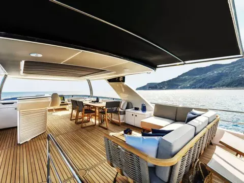 5 - Flybridge