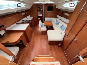 11 Beneteau Oceanis 43 Marina Estrella
