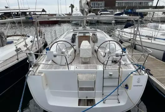 2 Beneteau Oceanis 43 Marina Estrella