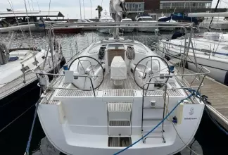 2 Beneteau Oceanis 43 Marina Estrella