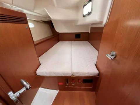 23 Beneteau Oceanis 43 Marina Estrella