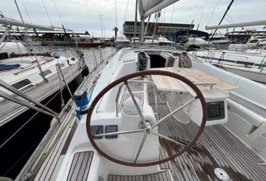 5 Beneteau Oceanis 43 Marina Estrella