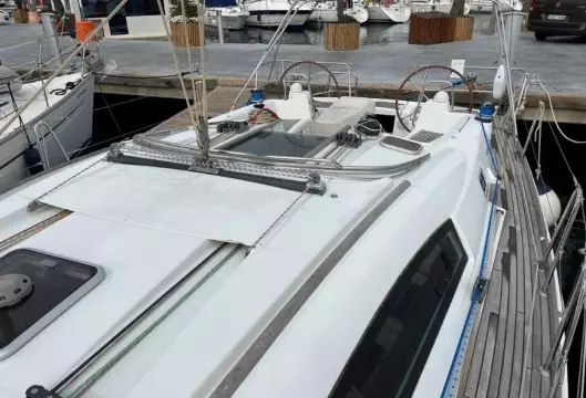 6 Beneteau Oceanis 43 Marina Estrella