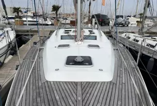 7 Beneteau Oceanis 43 Marina Estrella