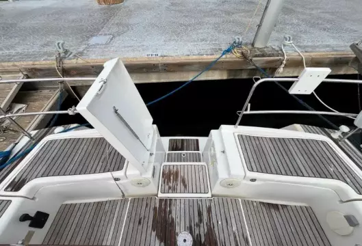 9 Beneteau Oceanis 43 Marina Estrella