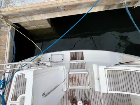 10 Beneteau Oceanis 43 Marina Estrella