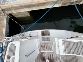 10 Beneteau Oceanis 43 Marina Estrella