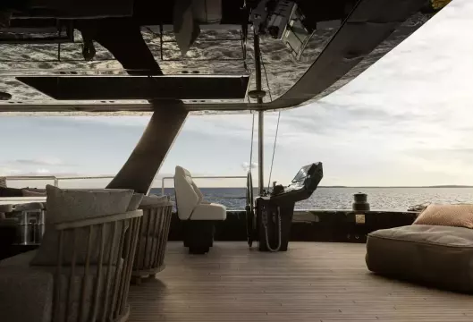 Helm/Main Deck