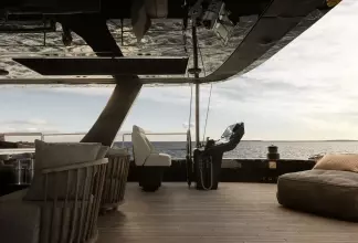 Helm/Main Deck