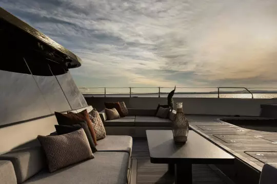 Stern Lounge