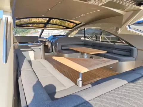 8 - Cockpit