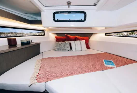 Jeanneau Merry Fisher 895 Sport - forward cabin