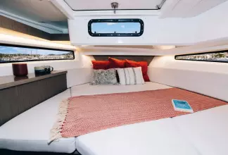 Jeanneau Merry Fisher 895 Sport - forward cabin
